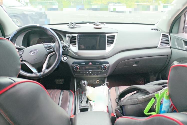 Used Hyundai Tucson 2015 1.6T Dual-Clutch Two-Wheel-Drive Leading Model Center Console