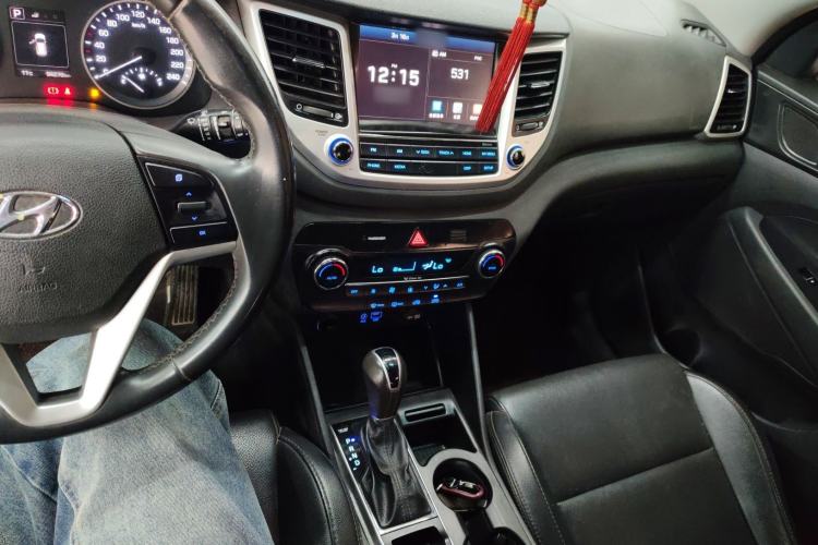 Used Hyundai Tucson 2015 1.6T Dual-Clutch Two-Wheel-Drive Smart Model Center Console