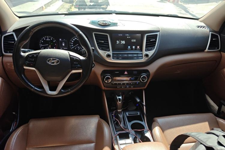 Used Hyundai Tucson 2015 1.6T Dual-Clutch Two-Wheel-Drive Smart Model Center Console