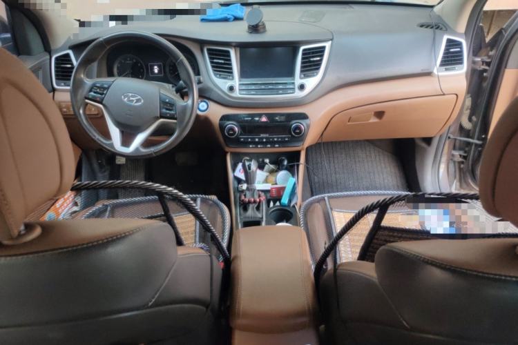 Used Hyundai Tucson 2015 1.6T Dual-Clutch Two-Wheel-Drive Smart Model Center Console