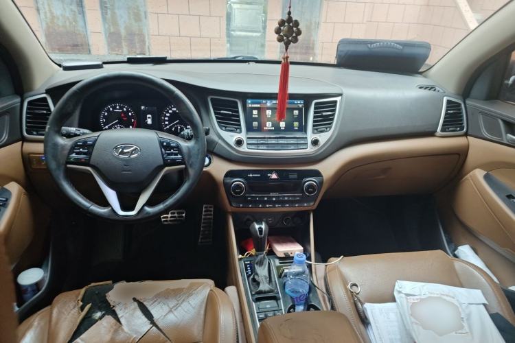 Used Hyundai Tucson 2015 1.6T Dual-Clutch Four-Wheel Drive Flagship Model Center Console