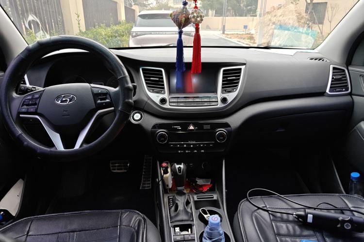 Used Hyundai Tucson 2015 1.6T Dual-Clutch All-Wheel-Drive Premium Model Center Console