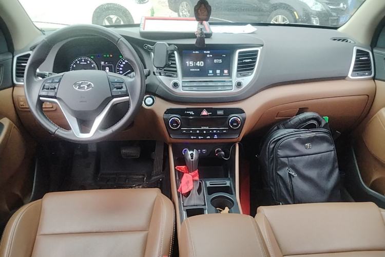 Used Hyundai Tucson 2015 1.6T Dual-Clutch Two-Wheel-Drive Smart Model Center Console