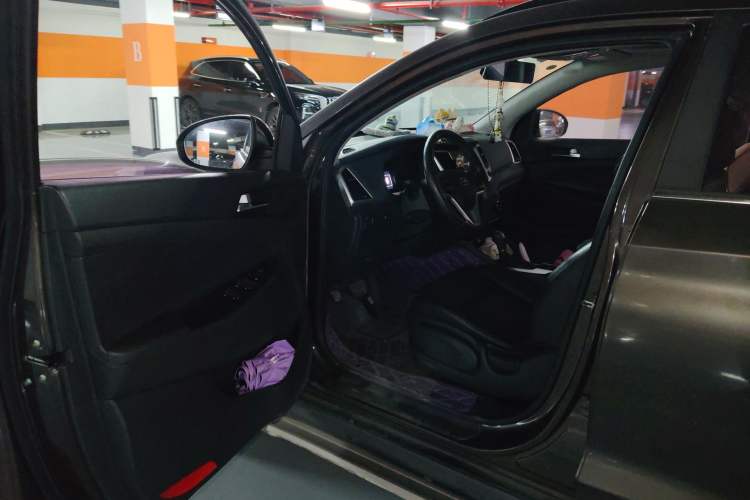 Used Hyundai Tucson 2015 1.6T Dual-Clutch Two-Wheel-Drive Smart Model Driver Seat