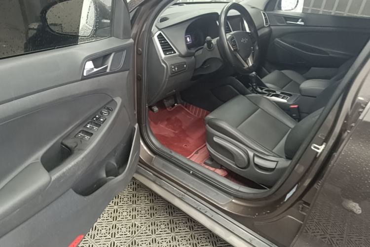 Used Hyundai Tucson 2015 1.6T Dual-Clutch Two-Wheel-Drive Smart Model Driver Seat