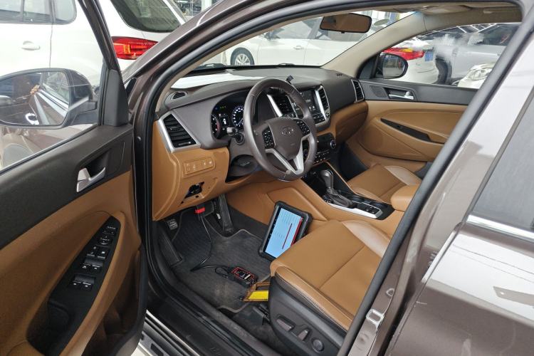 Used Hyundai Tucson 2015 1.6T Dual-Clutch Two-Wheel-Drive Leading Model Driver Seat