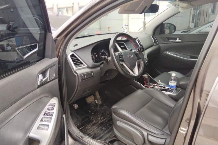 Used Hyundai Tucson 2015 1.6T Dual-Clutch Two-Wheel-Drive Smart Model Driver Seat