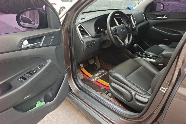 Used Hyundai Tucson 2015 1.6T Dual-Clutch Two-Wheel-Drive Leading Model Driver Seat