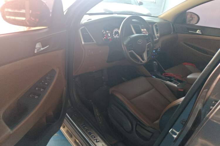 Used Hyundai Tucson 2015 1.6T Dual-Clutch Two-Wheel-Drive Smart Model Driver Seat