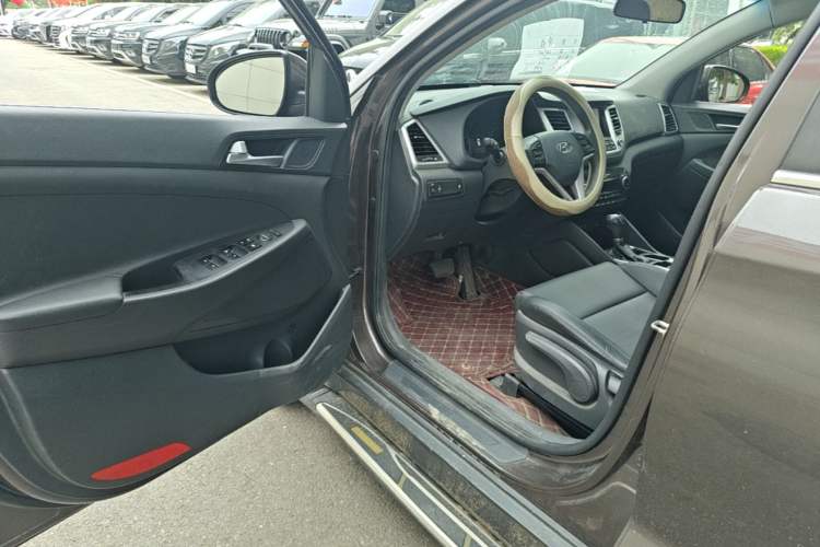 Used Hyundai Tucson 2015 1.6T Dual-Clutch Two-Wheel-Drive Smart Model Driver Seat