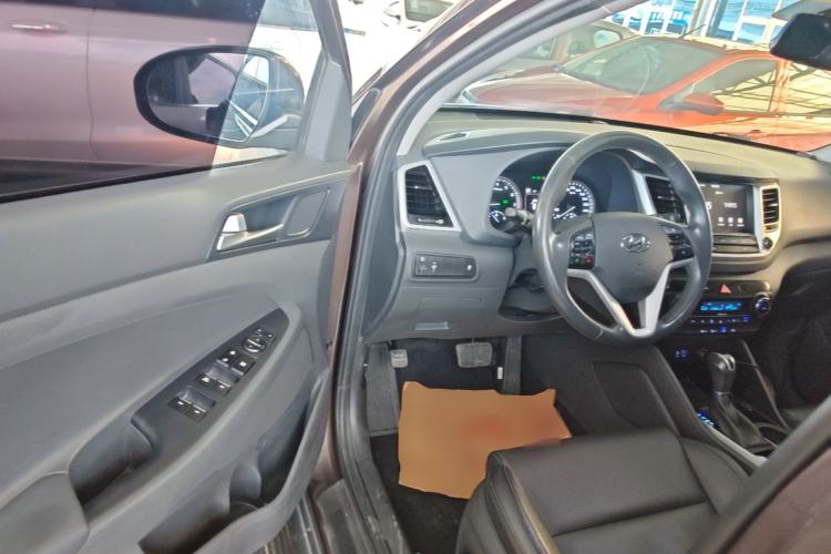 Used Hyundai Tucson 2015 1.6T Dual-Clutch Two-Wheel-Drive Smart Model Driver Seat