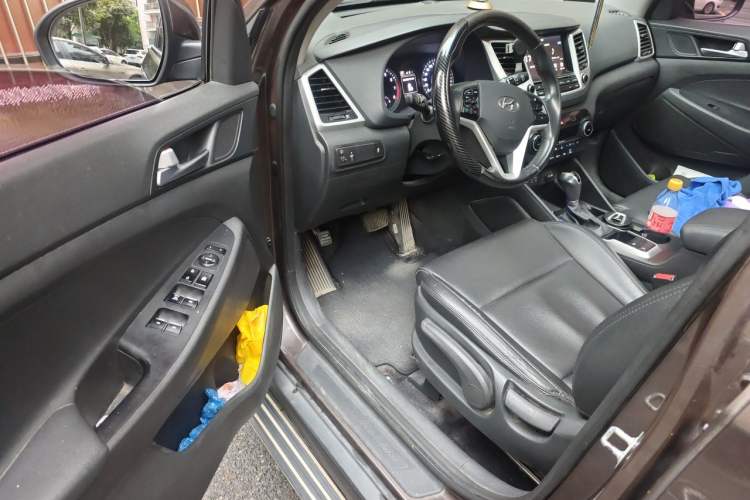 Used Hyundai Tucson 2015 1.6T Dual-Clutch Two-Wheel-Drive Smart Model Driver Seat
