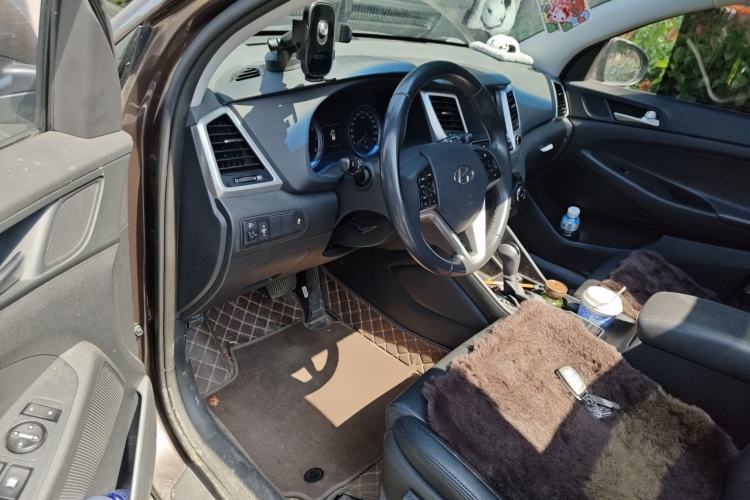 Used Hyundai Tucson 2015 1.6T Dual-Clutch Two-Wheel-Drive Smart Model Driver Seat