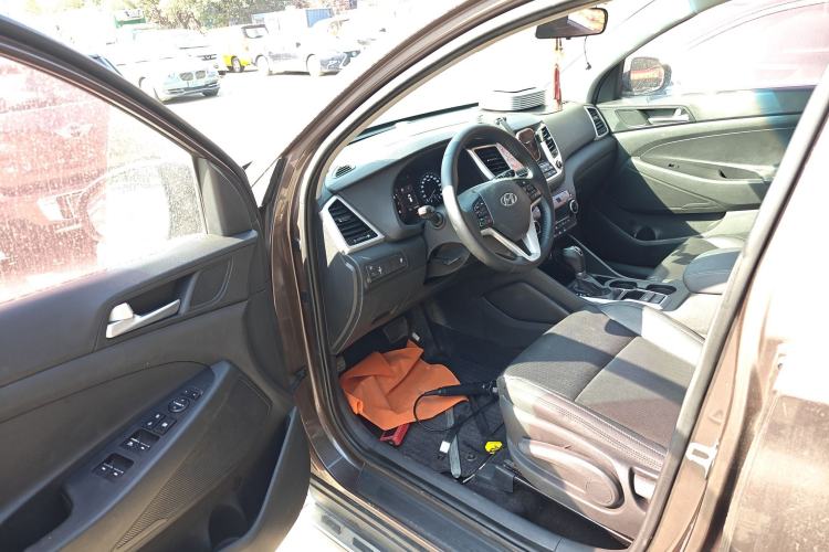 Used Hyundai Tucson 2015 1.6T Dual-Clutch Two-Wheel-Drive Smart Model Driver Seat