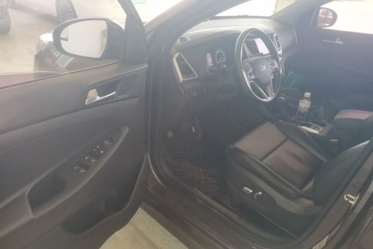 Used Hyundai Tucson 2015 1.6T Dual-Clutch Two-Wheel-Drive Smart Model Driver Seat