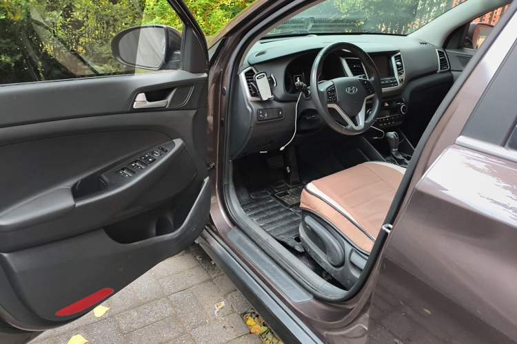 Used Hyundai Tucson 2015 1.6T Dual-Clutch Two-Wheel-Drive Smart Model Driver Seat