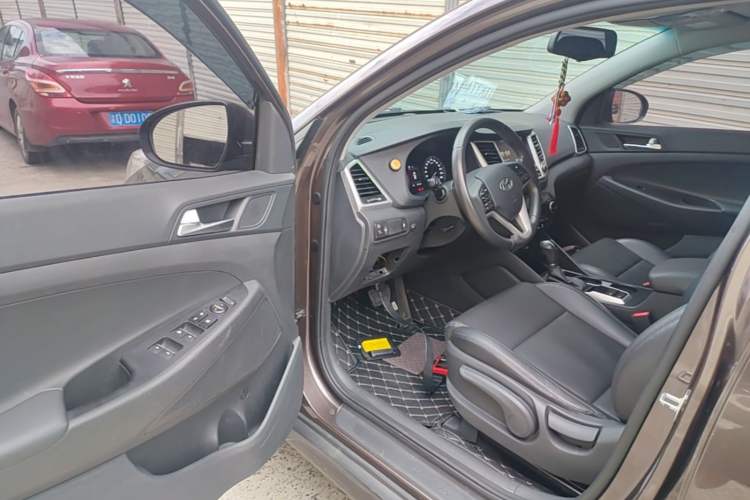 Used Hyundai Tucson 2015 1.6T Dual-Clutch Two-Wheel-Drive Smart Model Driver Seat