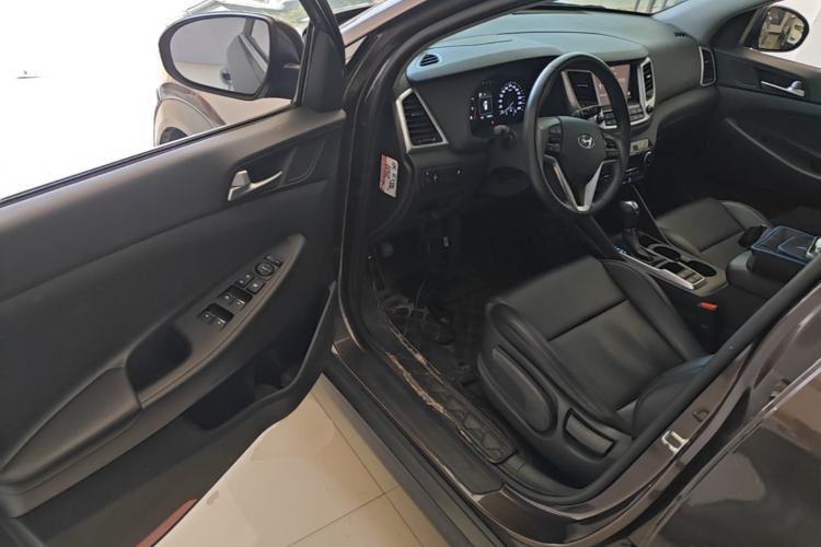 Used Hyundai Tucson 2015 1.6T Dual-Clutch Two-Wheel-Drive Smart Model Driver Seat