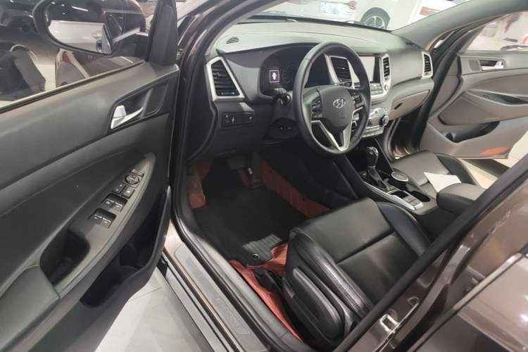 Used Hyundai Tucson 2015 1.6T Dual-Clutch Two-Wheel-Drive Smart Model Driver Seat