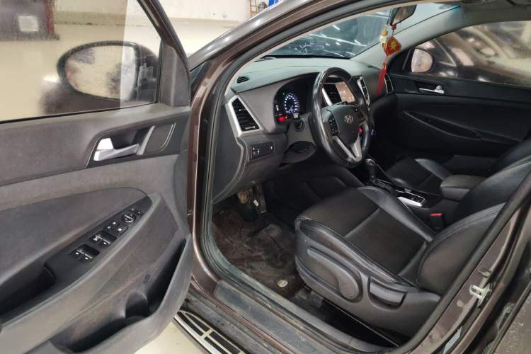 Used Hyundai Tucson 2015 1.6T Dual-Clutch Two-Wheel-Drive Smart Model Driver Seat