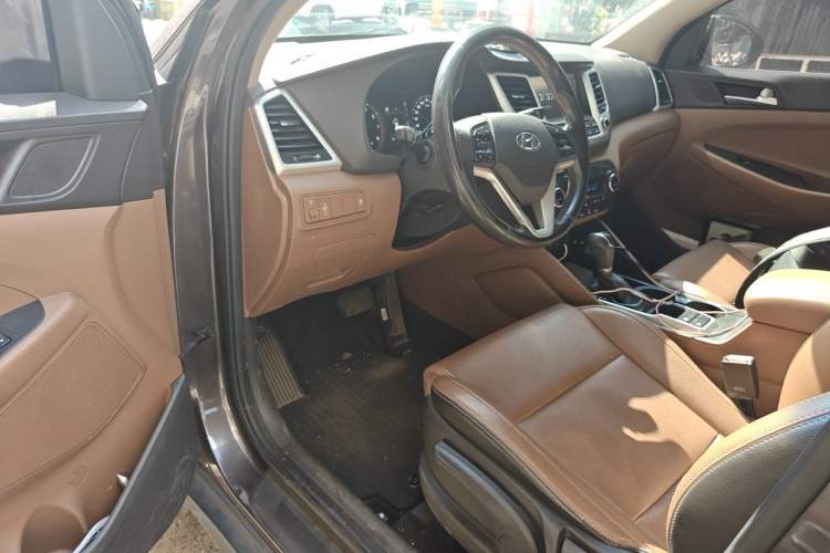 Used Hyundai Tucson 2015 1.6T Dual-Clutch Two-Wheel-Drive Smart Model Driver Seat