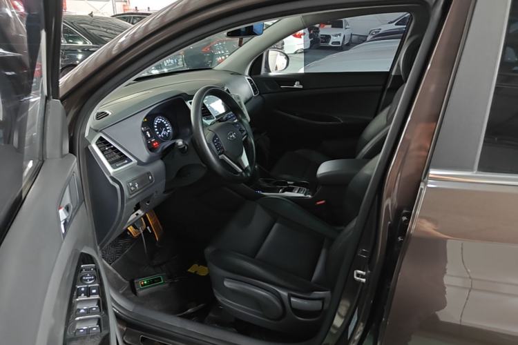 Used Hyundai Tucson 2015 1.6T Dual-Clutch Two-Wheel-Drive Smart Model Driver Seat