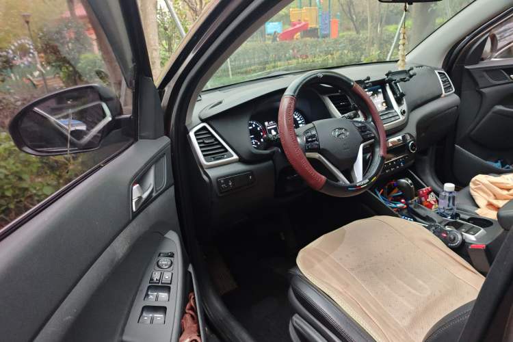 Used Hyundai Tucson 2015 1.6T Dual-Clutch Two-Wheel-Drive Smart Model Driver Seat