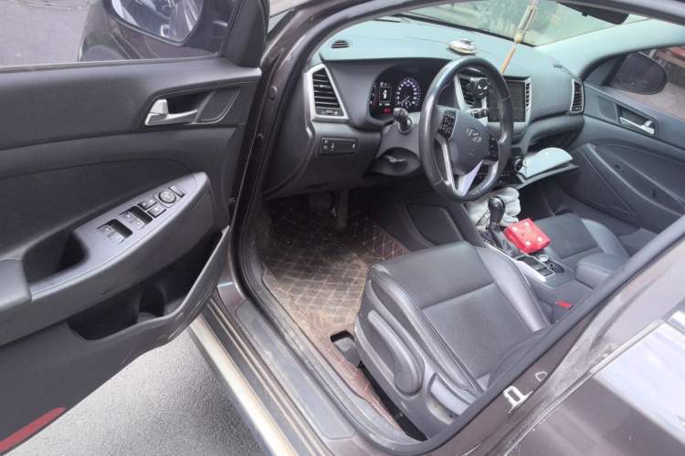 Used Hyundai Tucson 2015 1.6T Dual-Clutch Two-Wheel-Drive Smart Model Driver Seat