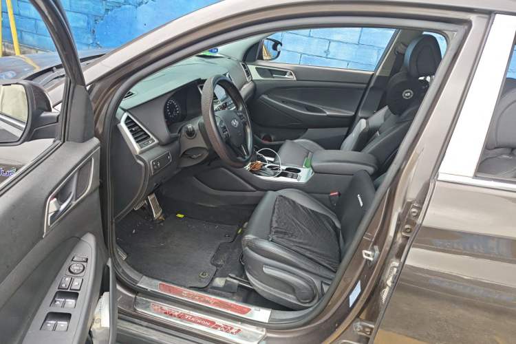 Used Hyundai Tucson 2015 1.6T Dual-Clutch Two-Wheel-Drive Smart Model Driver Seat