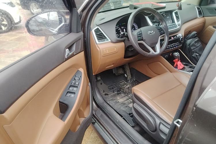 Used Hyundai Tucson 2015 1.6T Dual-Clutch Two-Wheel-Drive Smart Model Driver Seat