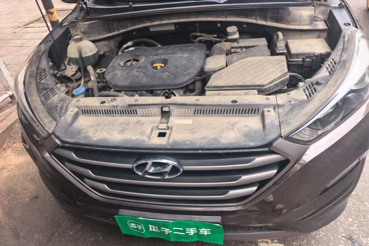 Used Hyundai Tucson 2015 2.0L Automatic Two-Wheel Drive Smart Version Engine Bay