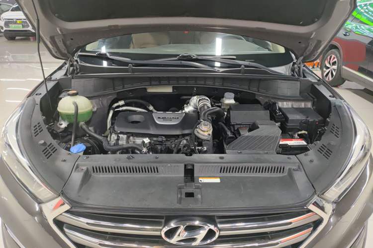 Used Hyundai Tucson 2015 1.6T Dual-Clutch Four-Wheel Drive Flagship Model Engine Bay