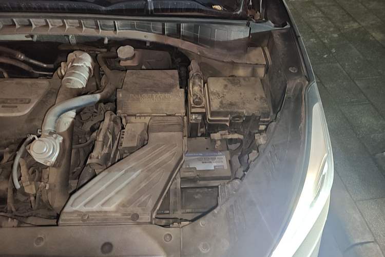 Used Hyundai Tucson 2015 1.6T Dual-Clutch Four-Wheel Drive Flagship Model Engine Bay Left