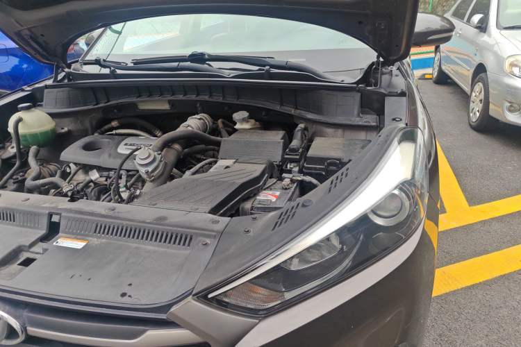 Used Hyundai Tucson 2015 1.6T Dual-Clutch Two-Wheel-Drive Smart Model Engine Bay Left