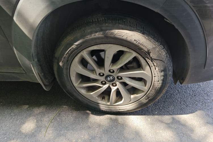 Used Hyundai Tucson 2015 1.6T Dual-Clutch Two-Wheel-Drive Smart Model Exterior 1