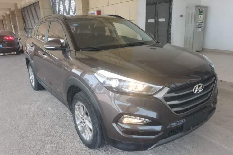 Used Hyundai Tucson 2015 1.6T Dual-Clutch Two-Wheel-Drive Smart Model Exterior 1