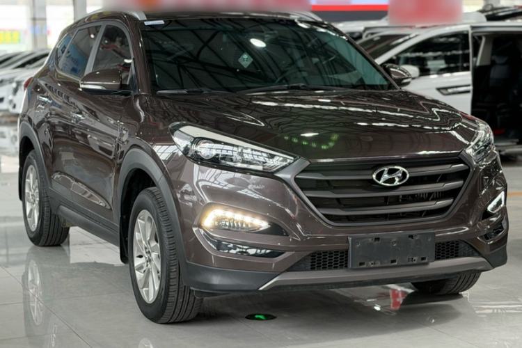 Used Hyundai Tucson 2015 1.6T Dual-Clutch Two-Wheel-Drive Smart Model Exterior 1