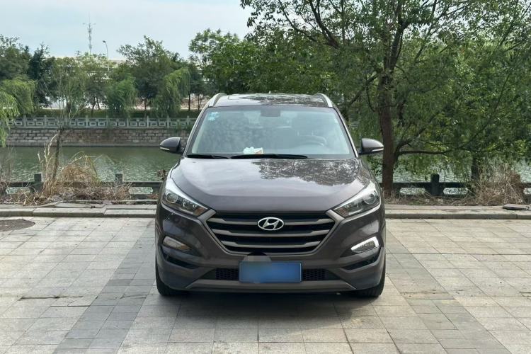 Used Hyundai Tucson 2015 1.6T Dual-Clutch Two-Wheel-Drive Smart Model Exterior 1