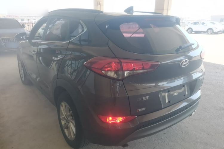 Used Hyundai Tucson 2015 1.6T Dual-Clutch Two-Wheel-Drive Smart Model Exterior 2