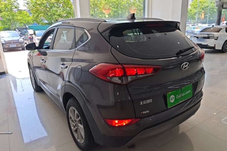 Used Hyundai Tucson 2015 1.6T Dual-Clutch Two-Wheel-Drive Smart Model Exterior 2