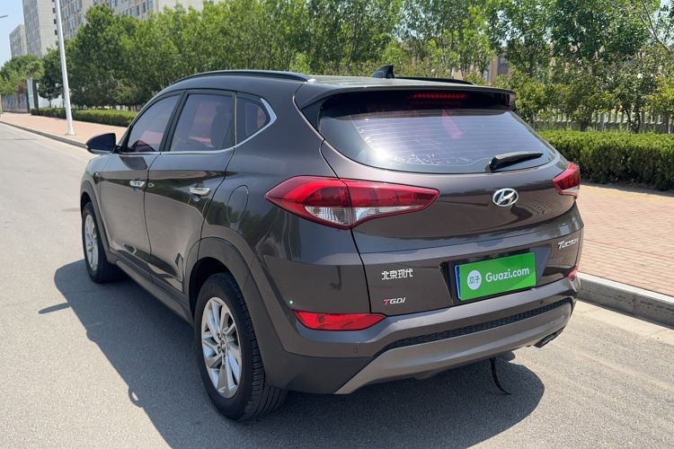 Used Hyundai Tucson 2015 1.6T Dual-Clutch Two-Wheel-Drive Smart Model Exterior 2