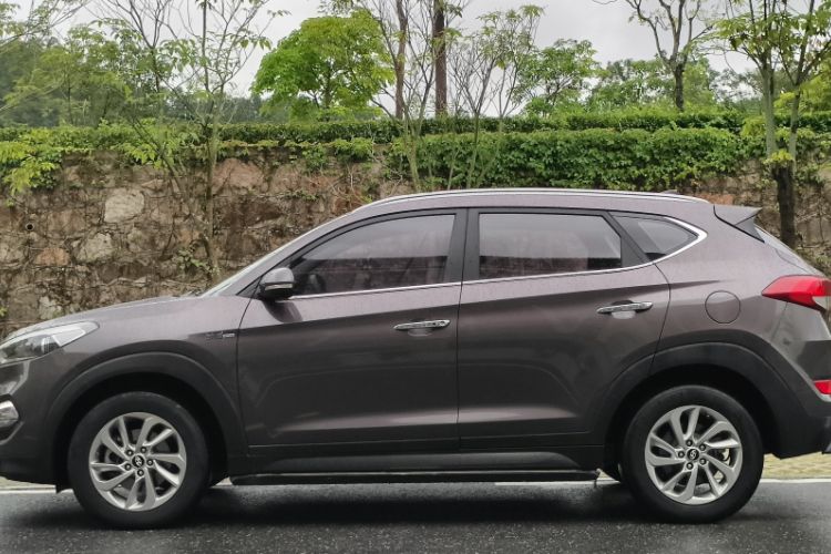 Used Hyundai Tucson 2015 1.6T Dual-Clutch Two-Wheel-Drive Smart Model Exterior 3