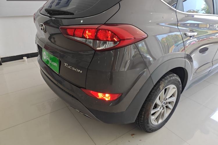 Used Hyundai Tucson 2015 1.6T Dual-Clutch Two-Wheel-Drive Smart Model Exterior 3