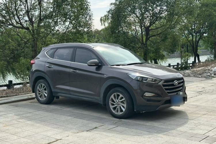 Used Hyundai Tucson 2015 1.6T Dual-Clutch Two-Wheel-Drive Smart Model Exterior 3