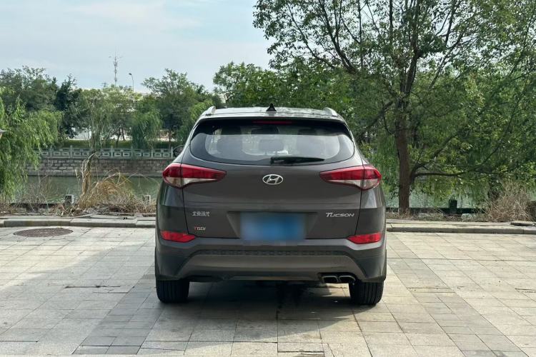 Used Hyundai Tucson 2015 1.6T Dual-Clutch Two-Wheel-Drive Smart Model Exterior 4