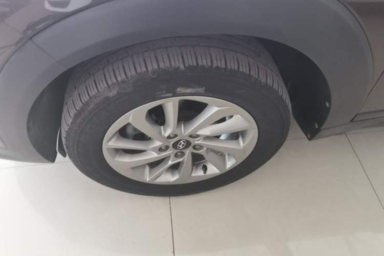 Used Hyundai Tucson 2015 1.6T Dual-Clutch Two-Wheel-Drive Smart Model Exterior 4