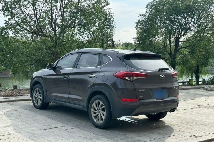 Used Hyundai Tucson 2015 1.6T Dual-Clutch Two-Wheel-Drive Smart Model Exterior 5