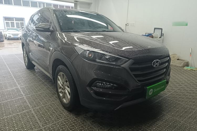 Used Hyundai Tucson 2015 1.6T Dual-Clutch Two-Wheel-Drive Smart Model Front Right 45 Deg