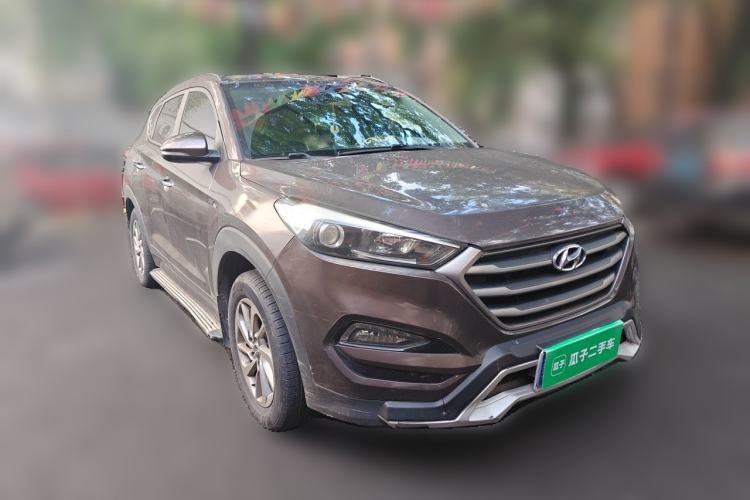 Used Hyundai Tucson 2015 1.6T Dual-Clutch Two-Wheel-Drive Smart Model Front Right 45 Deg
