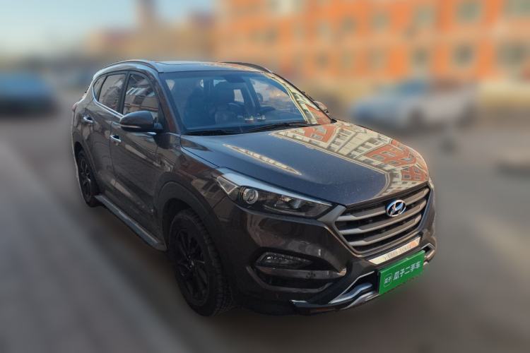 Used Hyundai Tucson 2015 1.6T Dual-Clutch Two-Wheel-Drive Smart Model Front Right 45 Deg